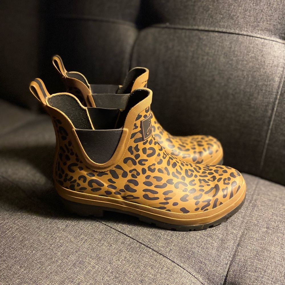 Extra cute rain booties!!